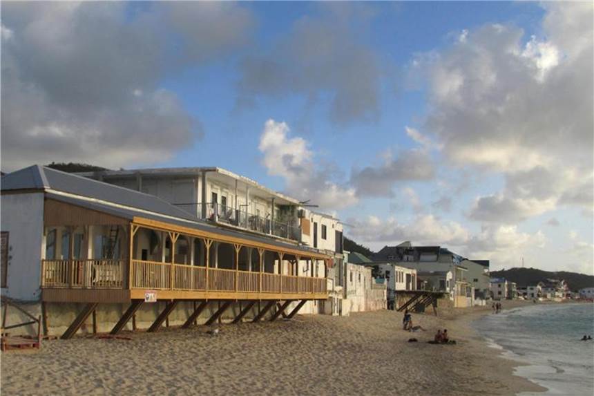St. Martin ein Jahr nach Hurrikan „Irma“ St. Martin ist ein Urlaubsparadies - doch alle Schäden des Hurrikans „Irma“ sind noch längst nicht behoben. Foto: Heike Schmidt