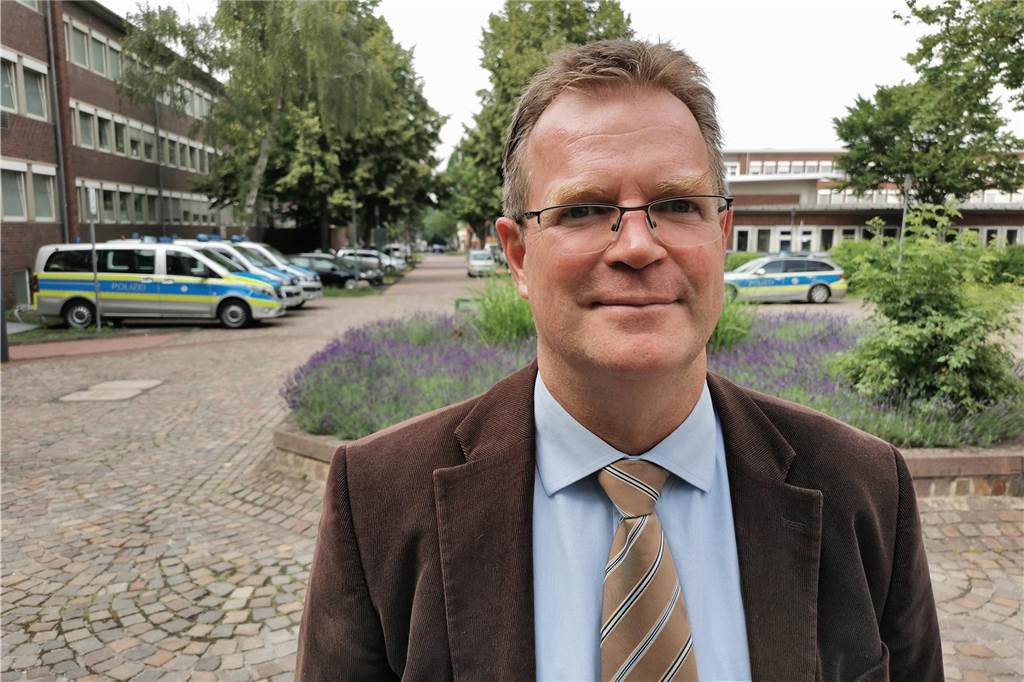 Mann rammte Fahrkarten-Kontrolleur Stift in den Kopf Staatsanwalt Henner Kruse