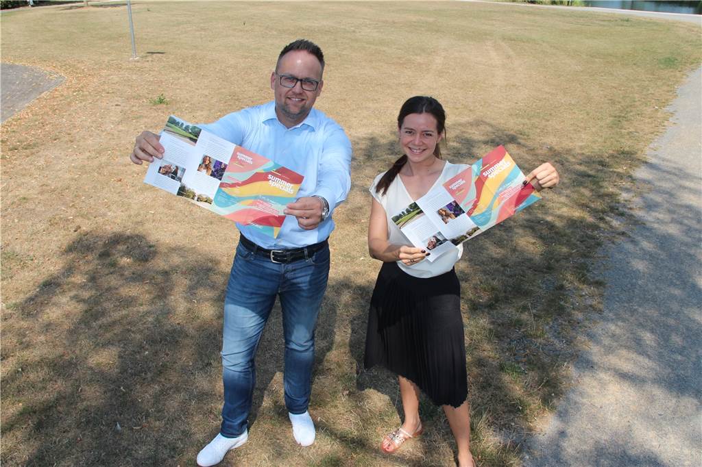 Am kommenden Samstag gibt es Rock und Pop am Wasser Stadt und SuS-Olfen-Fußballabteilung – vertreten durch Eva Hubert und André Brüse – arbeiten für die Veranstaltung am alten Hafenbecken gut zusammen.