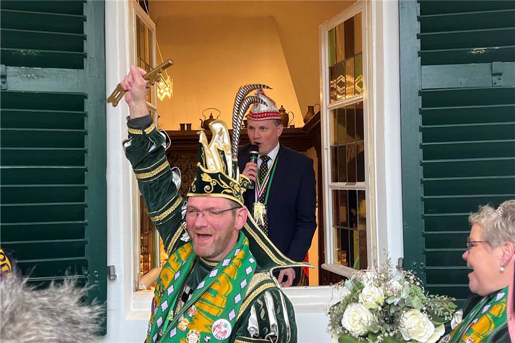 „Bei uns erobert man das Rathaus mit Köpfchen und nicht mit Gewalt“ Stadtprinz Stefan Muth hat den goldenen Stadtschlüssel erobert.