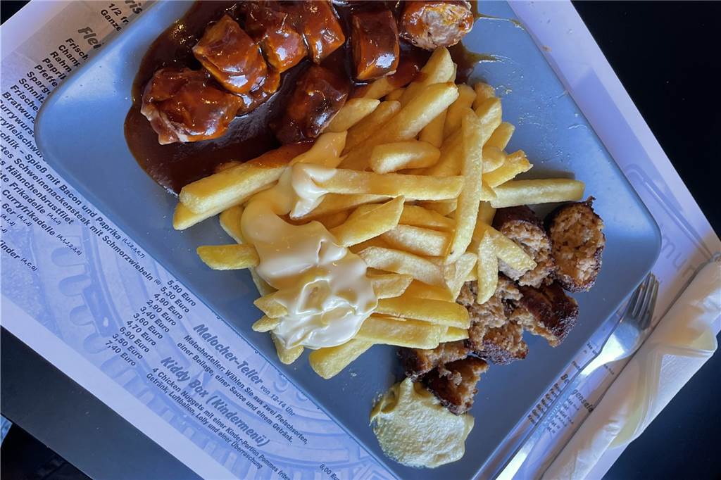 Futterluke lädt zum Probeessen ein: Welche Currysoße ist die beste? Malocher-Teller aus der Futterluke Lütgendortmund