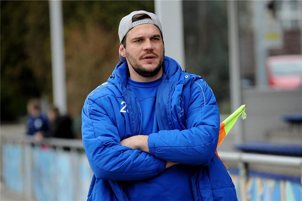 VfL Schwerte darf dank seines Glücksbringers träumen: Doch jetzt kommen die „Kracher-Wochen“ Stammtorhüter David Graudejus fieberte nur an der Seitenlinie mit dem VfL Schwerte.