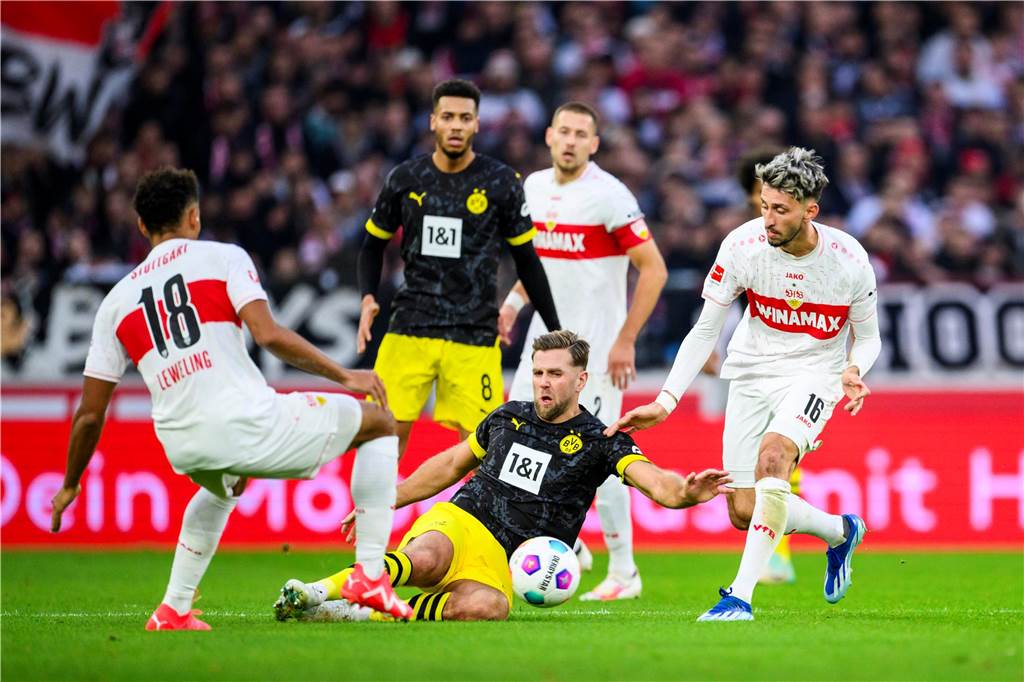 BVB-Torjäger Niclas Füllkrug: Brisante Kritik mit wahrem Kern: Unsere Taktik-Analyse Niclas Füllkrug bestreitet einen Zweikampf.