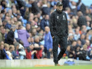 Stand bei der Königsklassen-Generalprobe bei Manchester City sprichwörtlich im Regen: Liverpool-Coach Jürgen Klopp. Foto: Rui Vieira