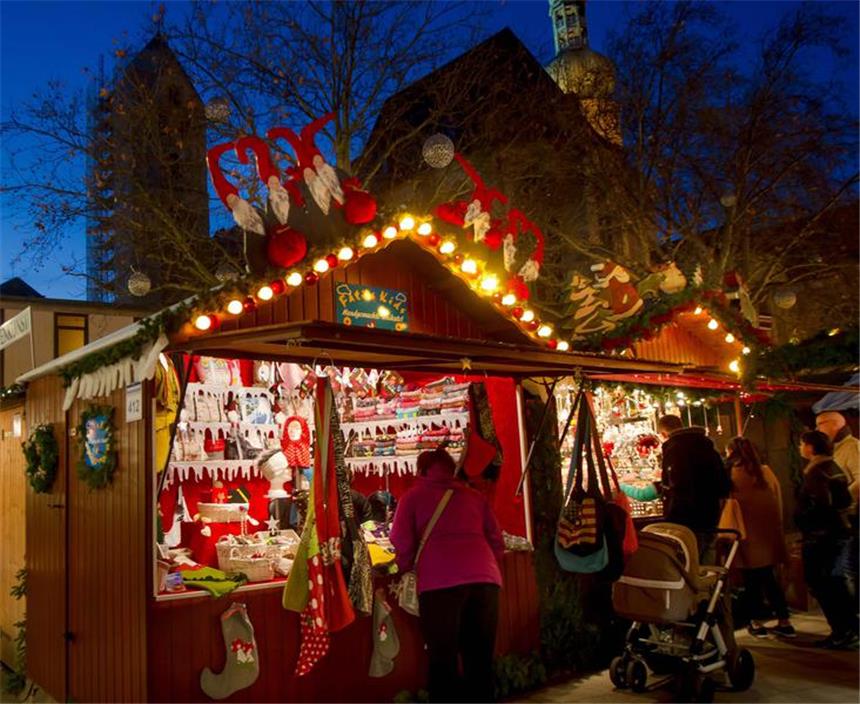 Das ist der schönste Stand des Weihnachtsmarkts Stand-Nummer 412 finden Besucher auf der Kleppingstraße, »Fatis Kids«, mit handgemachten Unikaten und Accessoires.