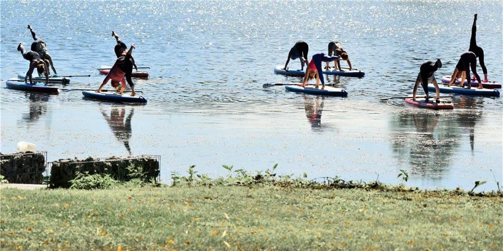 Viele Fotos: Die schönsten Seiten des Sommers in Dortmund "Stand-up-paddling"-Yoga auf den Hengsteysee.