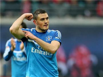 Stand wegen seiner Schwalbe im Spiel gegen Köln in der Kritik: HSV-Profi Kyriakos Papadopoulos. Foto: Jan Woitas