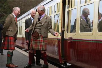 Standesgemäß gekleidet: Prinz Charles in Schottland. Foto: Andrew Milligan/PA
