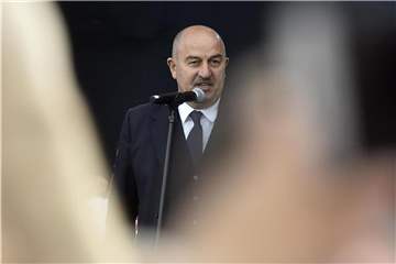 Stanislaw Tschertschessow soll die russische Nationalmannschaft auch zur EM 2020 führen. Foto: Dmitry Serebryakov/AP