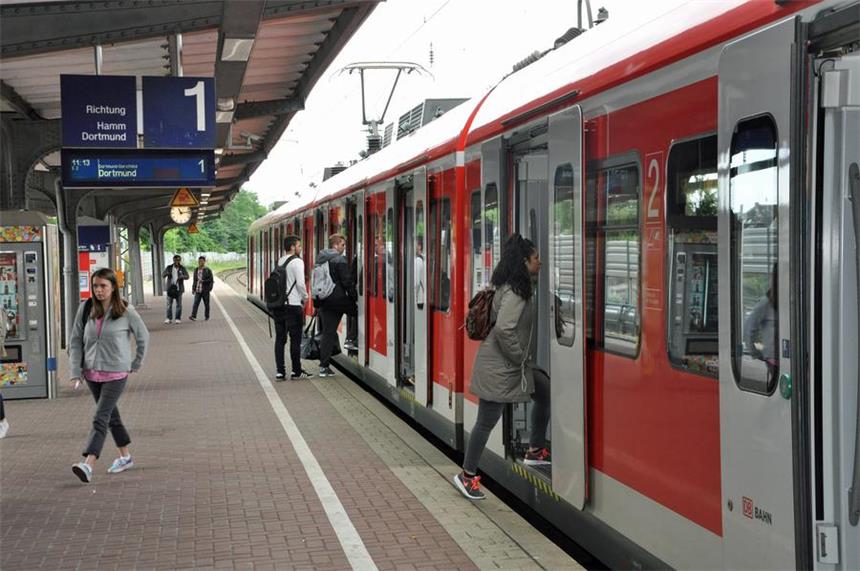Hauptbahnhof in Rauxel wird im Oktober gesperrt Starke Nerven müssen Pendler beweisen. Der Hauptbahnhof in Rauxel wird im Oktober für zwei Wochen gesperrt.