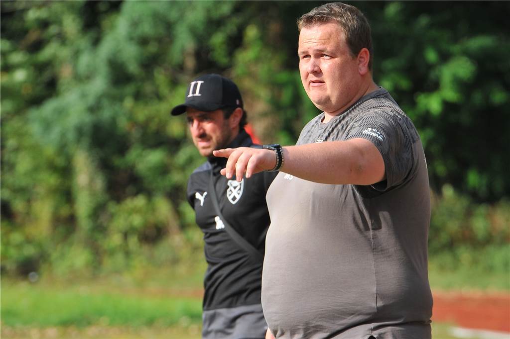 Nur SG Hemer spielt eine bessere Rückrunde als Holzpfosten Schwerte - Der nächste Sieg Starke Rückrunde dank guter Vorbereitung: Holzpfosten-Trainer Maximilian Sonneborn.