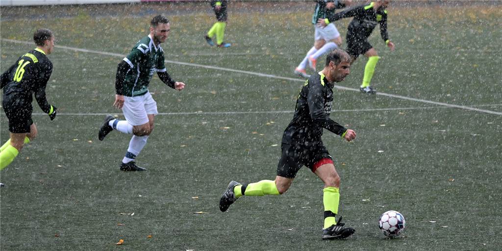 Regen-Schlacht und Lüner Lokalderby: Die besten Bilder vom Fußball-Wochenende Starker Regen machte einigen Lüner Fußballern am vergangenen Wochenende deutlich zu schaffen.