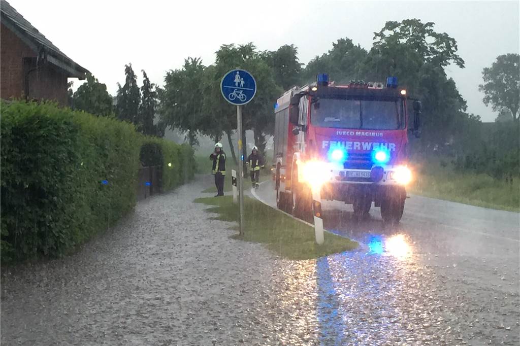 Ralf Heßling-Mecking: Stadt rüstet sich gegen unkalkulierbaren Starkregen Starkregen 2016: Die Halterner Feuerwehr war im Dauereinsatz.