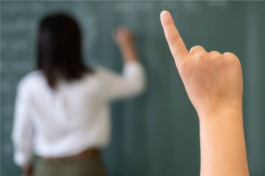 Coronavirus: Zwölf Schulen in NRW von Schließungen betroffen Start ins Schuljahr: In NRW sind nach Coronafällen einige Schulklassen in Quarantäne und zwei Schulen vorübergehend geschlossen worden.