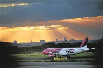 Starten von 6 bis 22.30 Uhr und Landen von 6 bis 23 Uhr, bei Verspätung auch 30 Minuten später: Diesen Antrag auf Verlängerung der Betriebszeiten hat der Flughafen Dortmund gestellt. Eine Entscheidung darüber steht offenbar kurz bevor