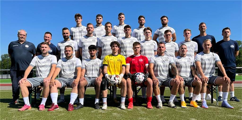Taschke bittet zum ersten Training - komplette Castrop-Rauxeler „Fraktion“ ist da Startet ambitioniert in die neue Saison: Die neu formierte Mannschaft des VfB Waltrop.