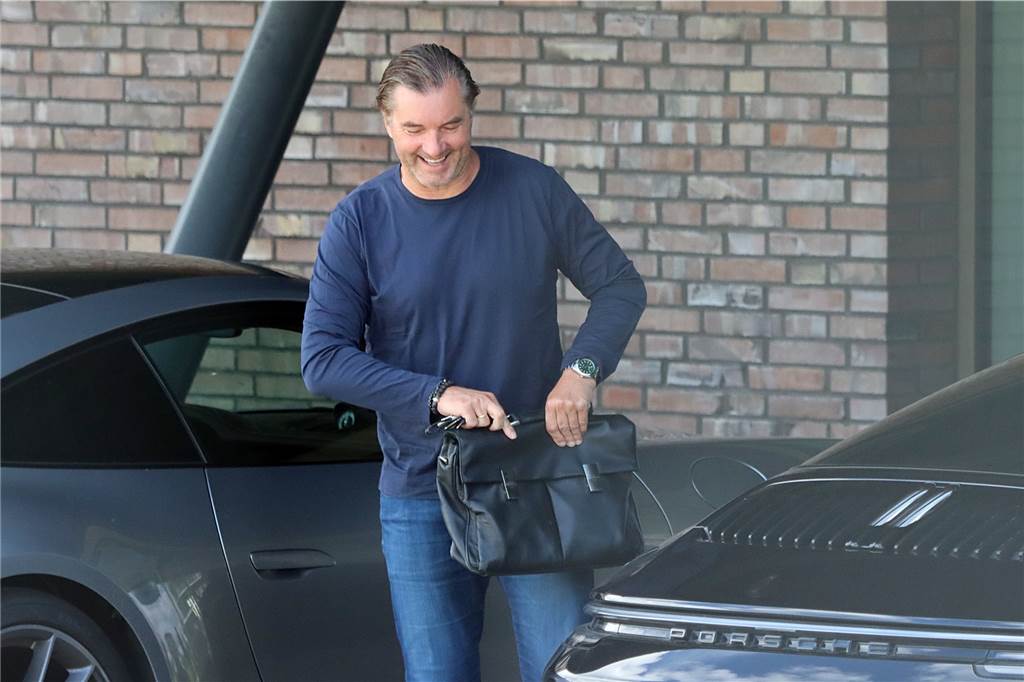 Exklusive Bilder: So lief der erste Tag von Marco Rose beim BVB Startet gut gelaunt in seine letzte Saison als BVB-Sportdirektor: Michael Zorc.