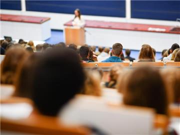 Statstisch sind Vollzeit-Studien die Regel, aber oft wird faktisch nur in Teilzeit studiert. Foto: Uwe Anspach