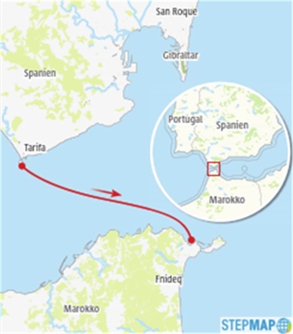 Durch die Straße von Gibraltar: Im Kampf gegen die Strömung, den Körper und den Kopf Statt der geplanten 16 Kilometer schwamm Christian Bodach strömungsbedingt 23.