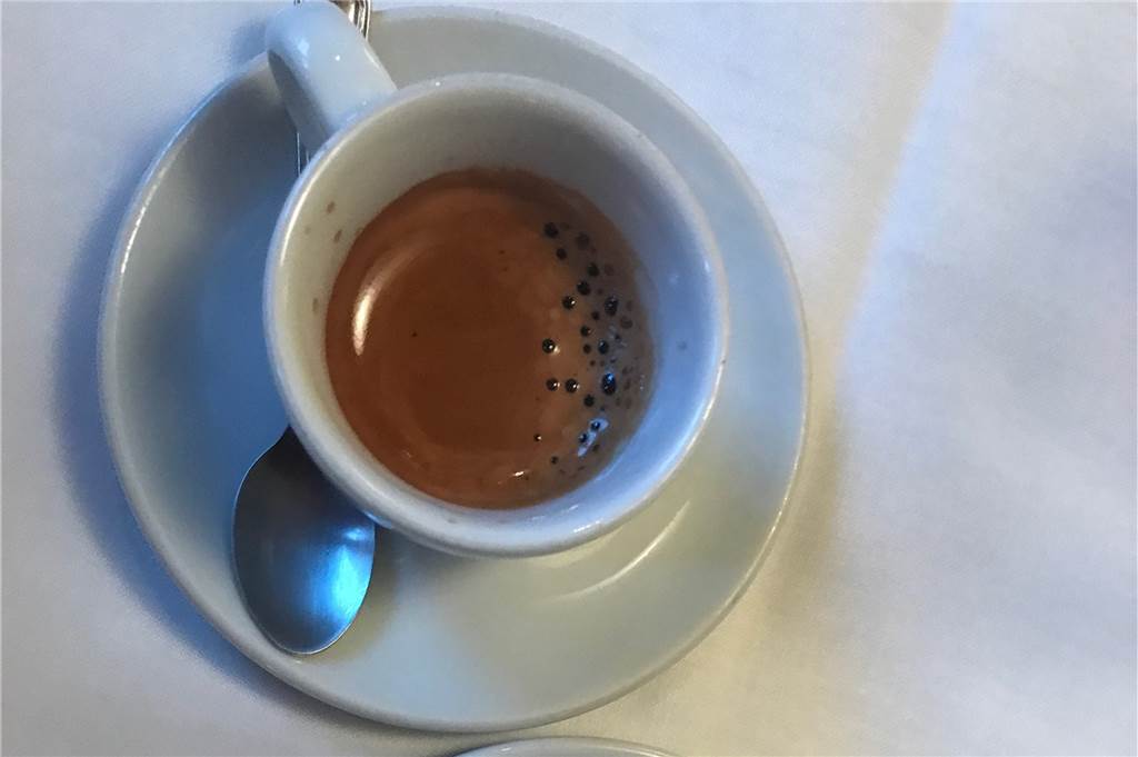 Bei Il Carciofo in der Castroper Altstadt gibt es italienisches Familien-Flair Statt Nachspeise gab es für jeden von uns einen Espresso beim Restaurantcheck bei Il Carciofo in Castrop.