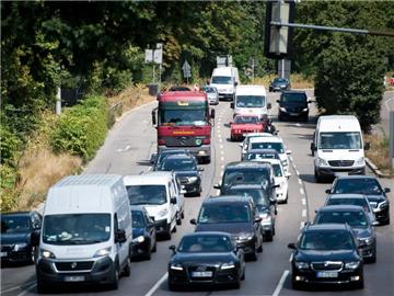 Stau auf der Straße "Am Neckartor" in Stuttgart. Foto: Daniel Naupold/Archiv