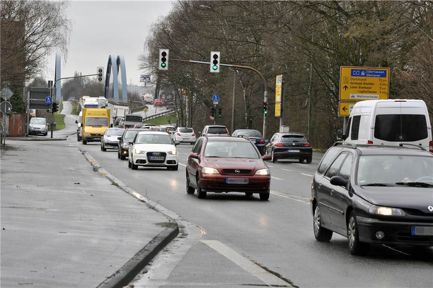 Ausbau der Lüner Hauptverkehrsader nimmt eine wichtige Hürde Staugeplagte Pendler hoffen seit Jahren, dass die B 54 (Dortmunder Straße) endlich ausgebaut wird.