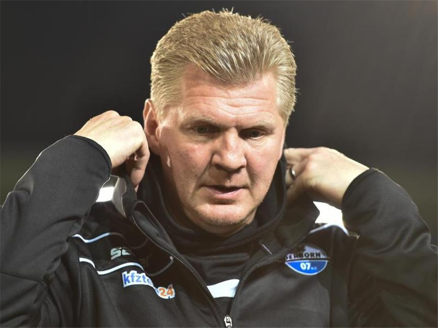 Auf- und Absteiger der Trainerbranche Stefan Effenberg ist beim SC Paderborn gescheitert. Foto: Uwe Anspach