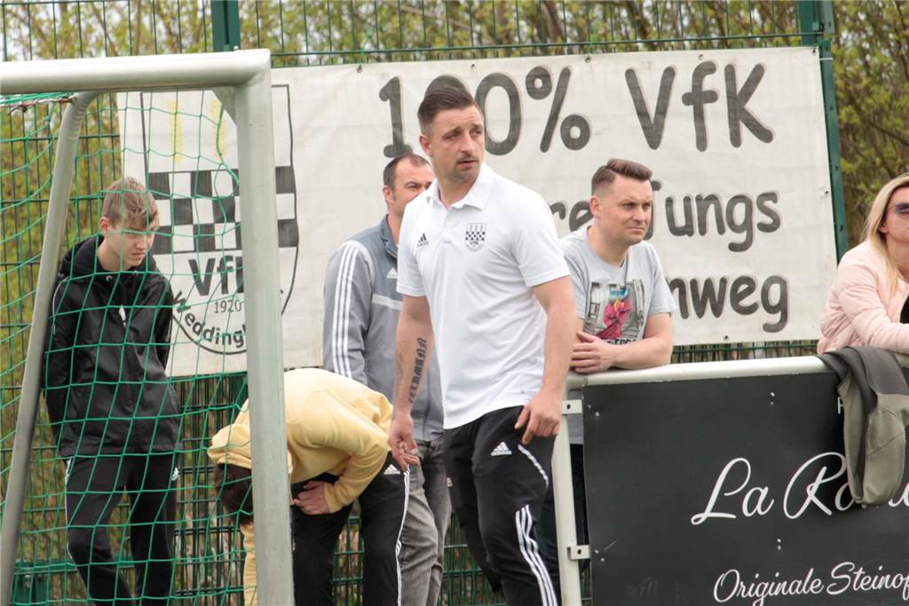 Trainer-Rücktritt in der Kreisliga A2: Stefan Feldmann legt sein Amt sofort nieder Stefan Feldmann war immer 100 Prozent VfK - jetzt ist Schluss.