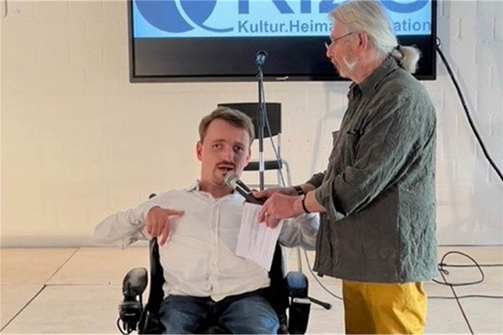 Malerei und Gedichte: Rolf Hinse und Stefan Frechen stellen im KIZS aus Stefan Frechen (l.) und Rolf Hinse haben gemeinsam die Ausstellung von Bildern und Gedichten im Dialog konzipiert.