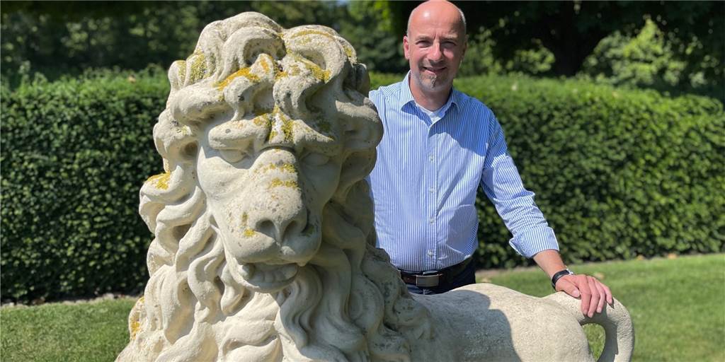 Schloss Nordkirchen: Verwaltungschef der Hochschule verliebte sich zweimal Stefan Göttker ist der neue Verwaltungsleiter der Finanzhochschule Nordkirchen - dem schönsten Arbeitsplatz weit und breit, wie er sagt. Das hat auch mit den Skulpturen im Park zu tun.