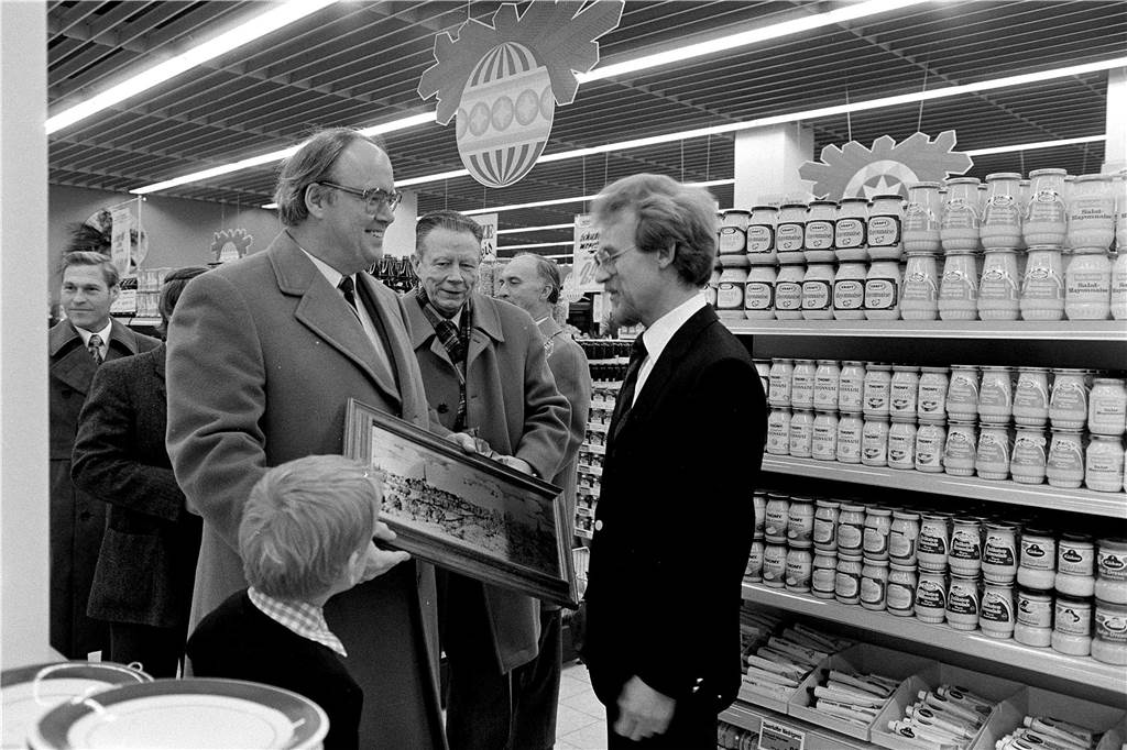 Neuer Marktkauf: Inhaber hat das Händler-Gen er von seinen Urgroßeltern Stefan Grubendorfer und Hans Josef Grubendorfer aus Dortmund stehen im familiengeführten Rewe.