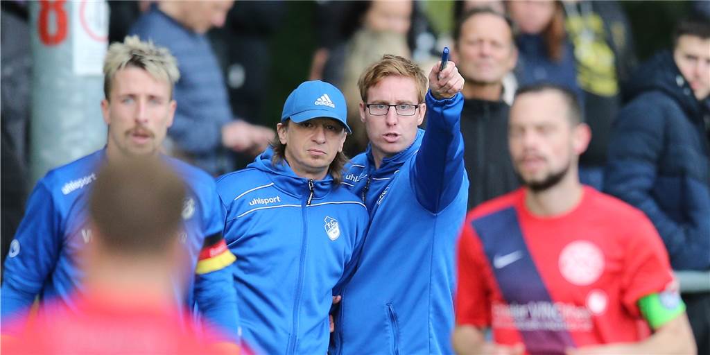 Stefan Hoffmann nach einem Jahr Auszeit: „Ich war total traurig" Stefan Hoffmann (r.) war bis 2021 Trainer des FC Frohlinde.