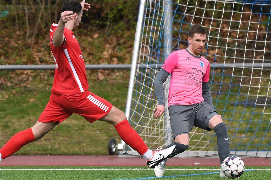 Stefan Kitowski (r.) spielt für den SV Wacker Obercastrop II.