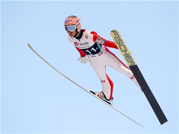 Stefan Kraft aus Österreich holt beim Skifliegen einen neuen Weltrekord mit 253,5 Metern. Foto: Terje Bendiksby