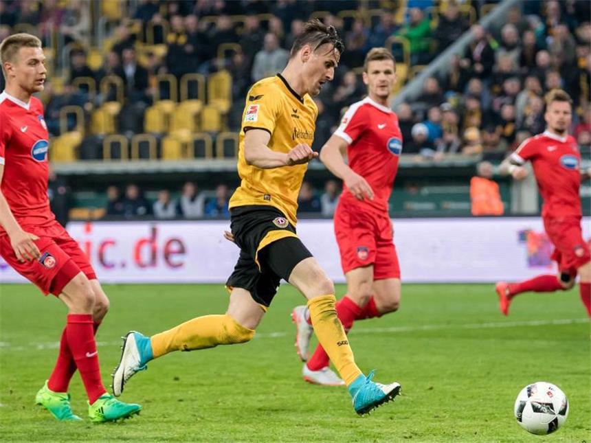Torjäger Kutschke verlässt Dynamo Dresden Stefan Kutschke (M) gehörte zu den Erfolgsgaranten im Dynamo-Team. Foto: Thomas Eisenhuth