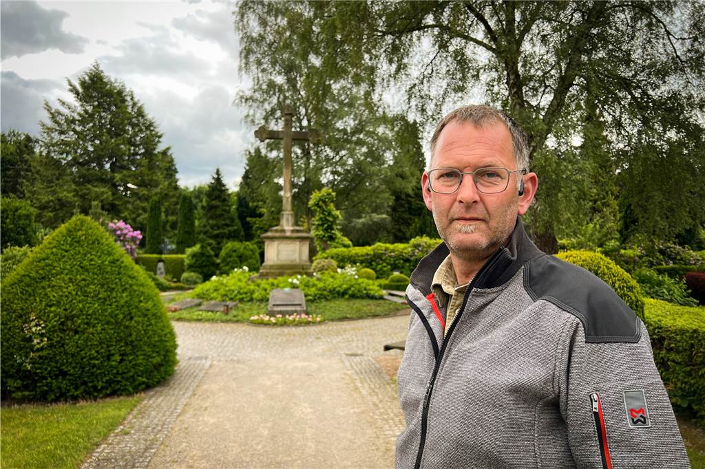 Polizei äußert sich zu massivem Metalldiebstahl auf Dorstener Friedhof Stefan Lukassen ist seit rund 30 Jahren Gärtner auf dem Friedhof an der Gladbecker Straße in Dorsten.