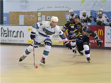 Stefan Schlettert (Nr. 64) und die Ahauser Maidy Dogs tragen am morgigen Sonntag um 14.30 Uhr in der Ahauser Hockeyhalle ihr erstes Heimspiel in der neuen Saison gegen die Mendener Mambas aus.