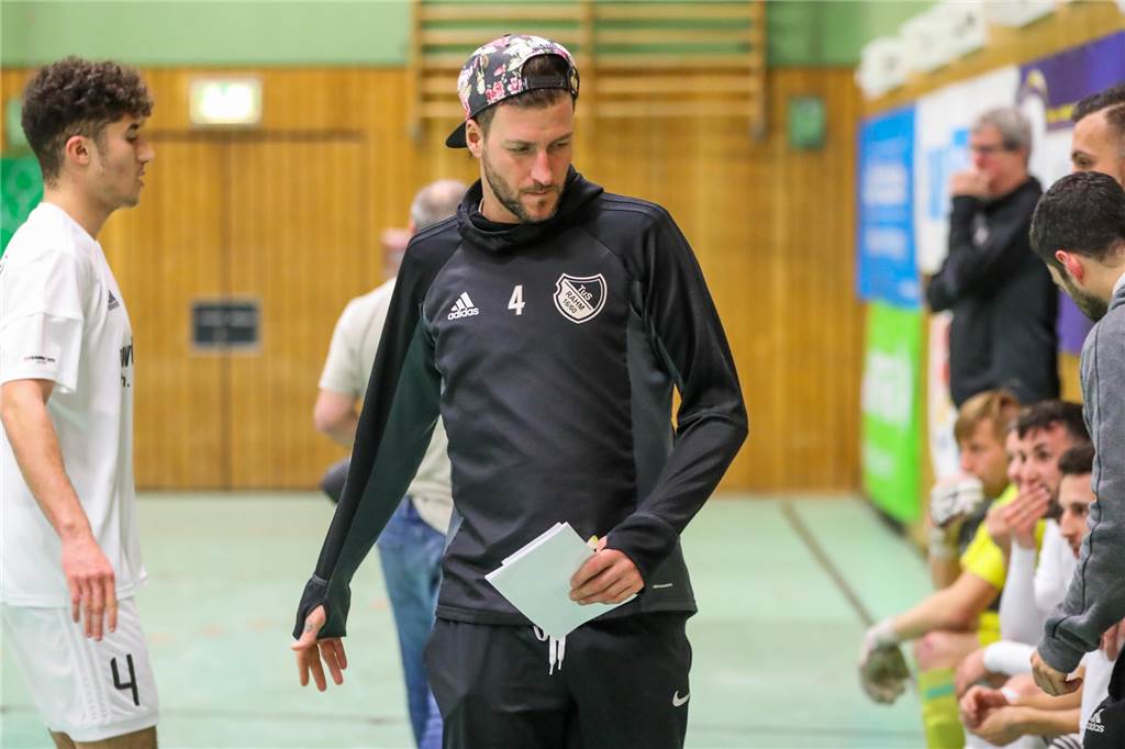 TuS Rahm: Sportlicher Leiter nach Trainer-Abschied schockiert: „Das tut persönlich weh“ Stefan Schulze, Sportlicher Leiter des TuS Rahm, zeigt sich getroffen vom Abschied seiner Spielertrainer.