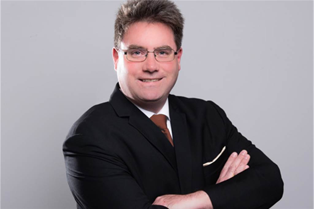 CDU-Politiker schreibt Brief an die Kanzlerin: „Liebe Frau Merkel, ich verstehe die Welt nicht mehr“ Stefan Simon (CDU) hat einen Brief an Merkel und Laschet geschrieben, nachdem die Osterruhe am Mittwoch wieder gekippt wurde.