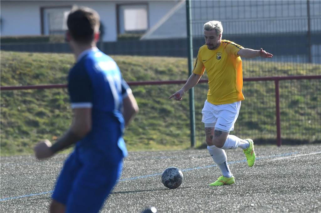 Stefan Tiedke (r.) ist Spielertrainer für die Sportfreunde Habinghorst/Dingen.