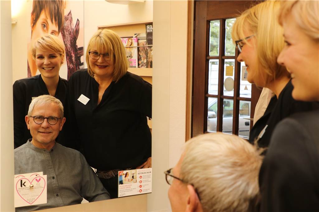 Friseure öffnen am 4. Mai - die Zeit skurriler Angebote ist vorbei Stefan und Rita Wagener (r.) führen mit Tochter Theresa den Salon „Wagener Der Friseur“. Der Inhaber ist stellvertretender Obemeister der Friseurinnung Herne Castrop-Rauxel.