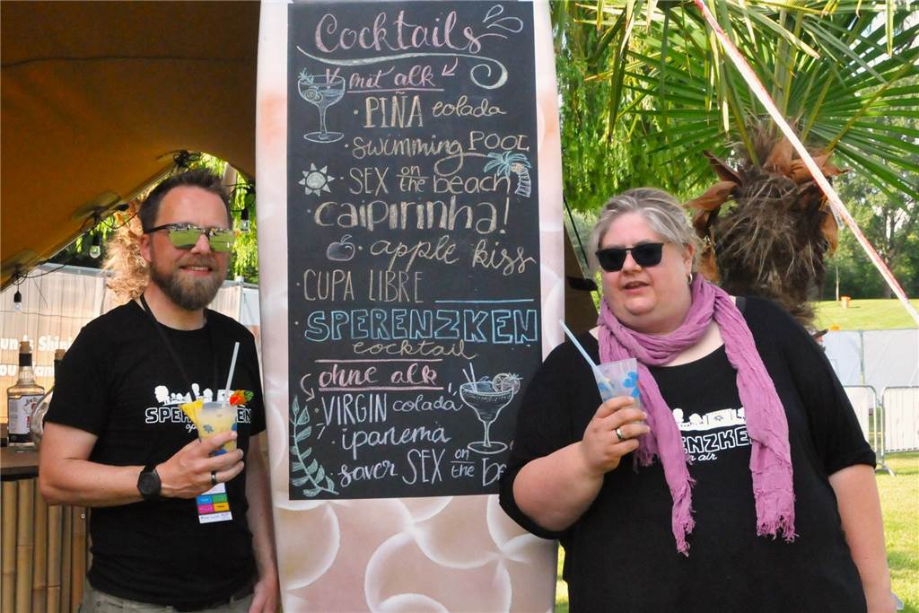 Sperenzken Open-Air: Sommer, Sonne, Stimmung und starke Musik (mit Video) Stefan Wewers und Eva Vehring von der Musikerinitiative Ahaus haben das neue Open-Air organisiert.