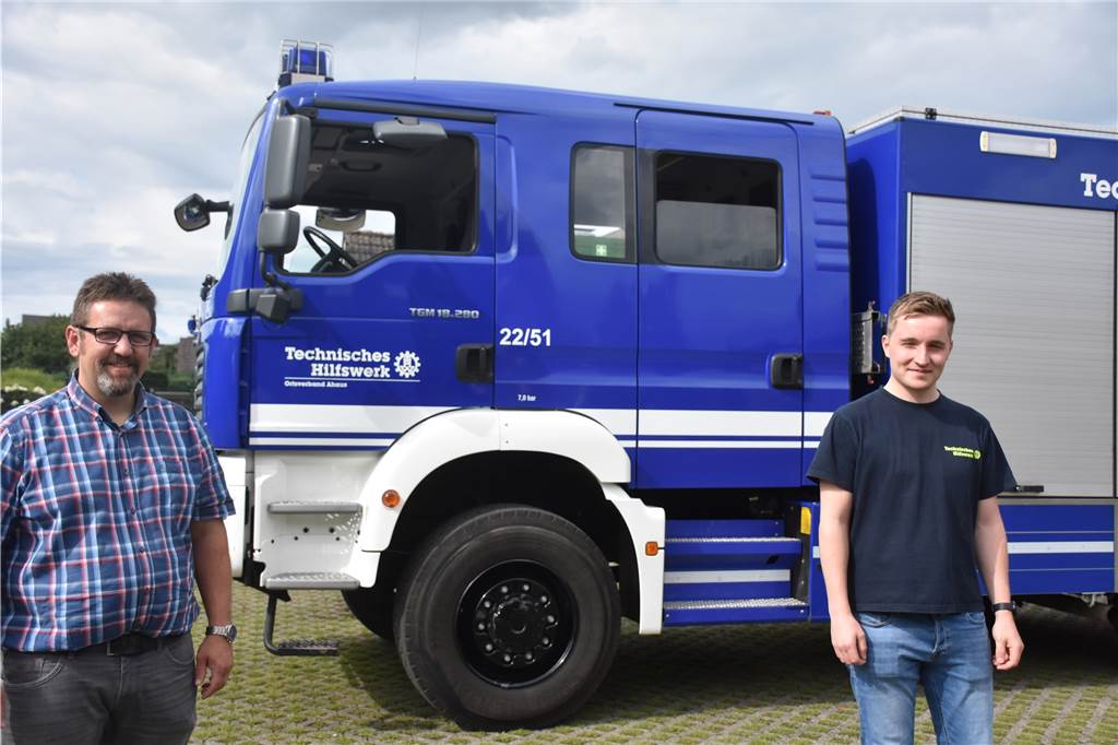 THW Ahaus rückt auch drei Wochen nach der Flut ins Hochwassergebiet aus Stefan Wigger (l.), Ortsbeauftragter im THW Ahaus, und Janik Fedder bereiten sich auf die nächsten Einsätze im Katastrophengebiet im Ahrtal vor. Wie lange es noch so geht, mögen sie nicht abschätzen.
