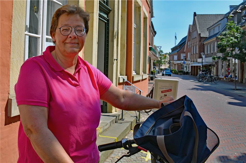 Stadtlohn hat seinen Bürgern in den letzten 14 Tagen 71.000 Euro geschenkt Stefanie Potthoff findet, dass die Sondergutschein-Aktion eine "super Sache" ist. Ihre vierköpfige Familie spart dadurch unterm Strich 100 Euro.