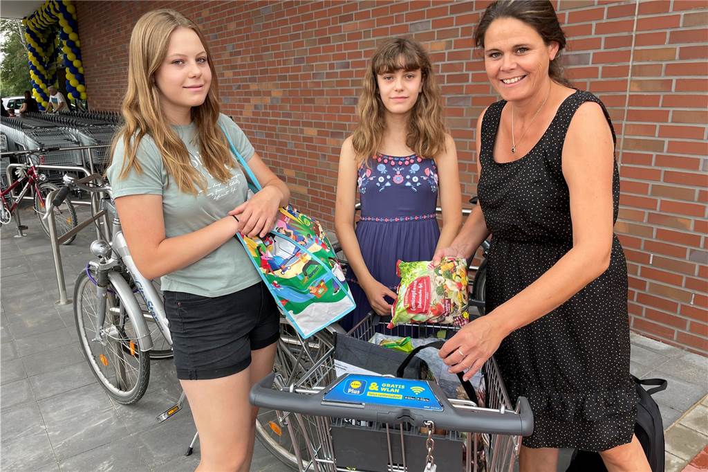 Viel zu entdecken: Auch Anja (50) musste sich im neuem Lidl erst mal zurechtfinden Stefanie S. hat mit ihren Töchtern gleich mal für die Woche im neuen Lidl eingekauft.