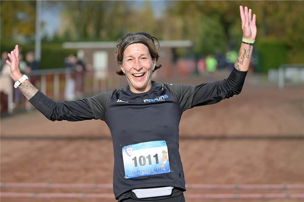 Marcel Tekampe gewinnt knapp über zehn Kilometer: Wottellauf nach Sorgen ein Erfolg Stefanie Sicking gewann über zehn Kilometer bei den Frauen.