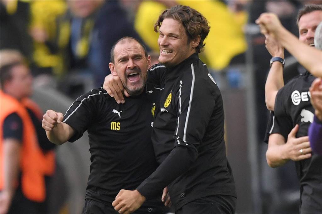 Manfred Stefes ist der perfekte BVB-Mann für den Hintergrund Stefes (l.) bejubelt gemeinsam mit Edin Terzic den Bundesliga-Auftaktsieg gegen Leipzig.