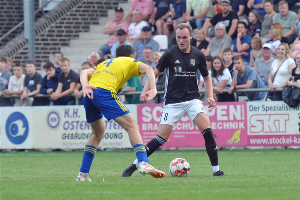 FC Vreden holt Stürmer zurück: Ein Abgang schon zur Rückrunde Steffen Koppers (r.) trägt ab der Saison 2025/26 wieder das Trikot des FC Vreden.