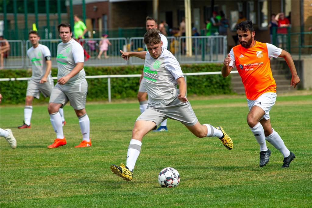 Bossendorfer wechselt zu seinem Ex-Verein und bekommt eine wichtige Aufgabe Steffen Laser wird den SV Bossendorf im Sommer verlassen und zum Sickingmühler SV wechseln.