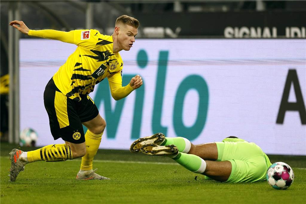 Jetzt fix! Darum bekommt Steffen Tigges einen Profi-Vertrag beim BVB Steffen Tigges hat beim BVB einen Profi-Vertrag unterschrieben.